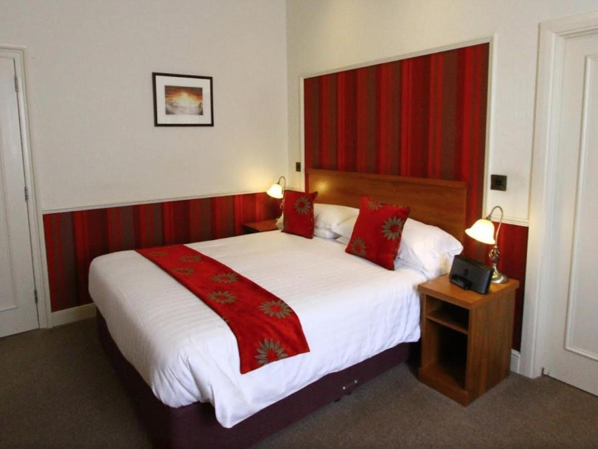 The Railway Inn Galmpton Екстериор снимка